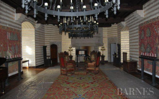 12th century medieval castle, completly restored, in the Périgord – France €21m