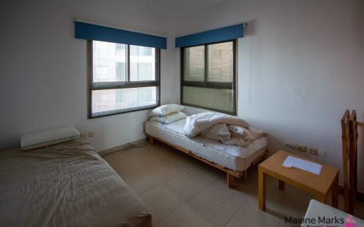 Spacious 4 roomed apartment for sale on Nitza Boulevard, Netanya