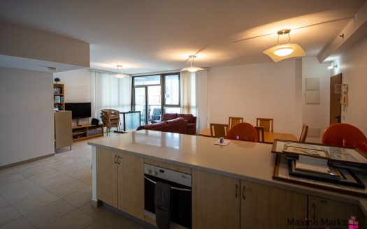 Spacious 4 roomed apartment for sale on Nitza Boulevard, Netanya