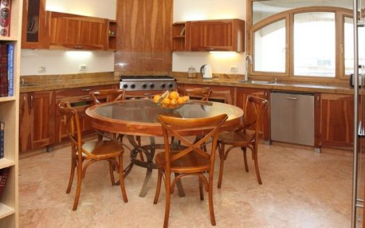 Oustanding three-story home in Jewish Quarter – Old City – Jerusalem