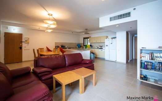 Spacious 4 roomed apartment for sale on Nitza Boulevard, Netanya