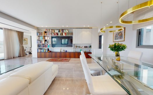 Luxurious Penthouse in the pastoral Greek Colony