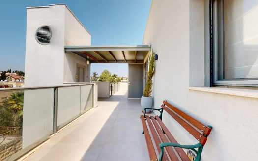 Luxurious Penthouse in the pastoral Greek Colony