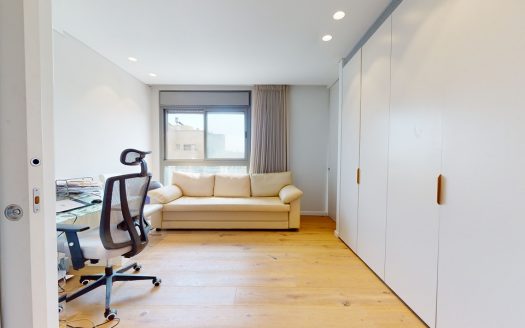 Luxurious Penthouse in the pastoral Greek Colony